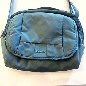Pacsafe Metrosafe Travel Purse NEW!